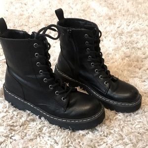 Offbrand doc martens